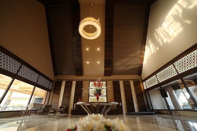 Imagen de los interiores del Hotel Iscon The Fern Resort and Spa, Bhavnagar. Foto 17