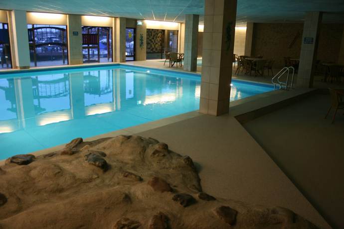 Imagen de la piscina del Hotel Iselmar. Foto 20