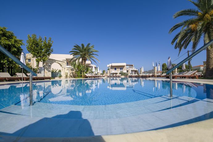 Imagen de la piscina del Hotel Isida, Aghia Marina. Foto 19