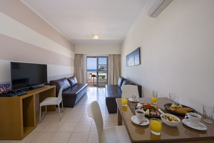 Imagen de la habitación del Hotel Isida. Foto 9