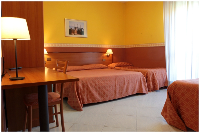 Imagen de la habitación del Hotel Iside. Foto 6