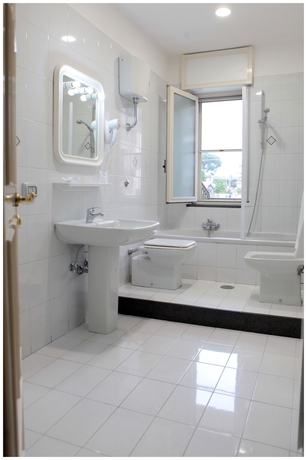 Imagen de la habitación del Hotel Iside. Foto 8