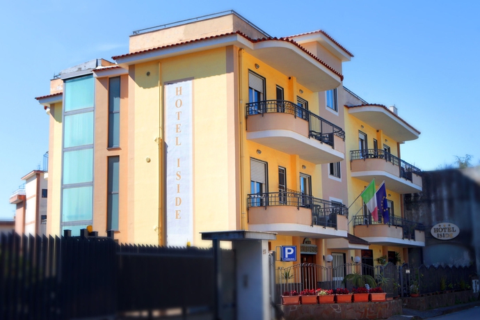 Imagen de los exteriores del Hotel Iside. Foto 15