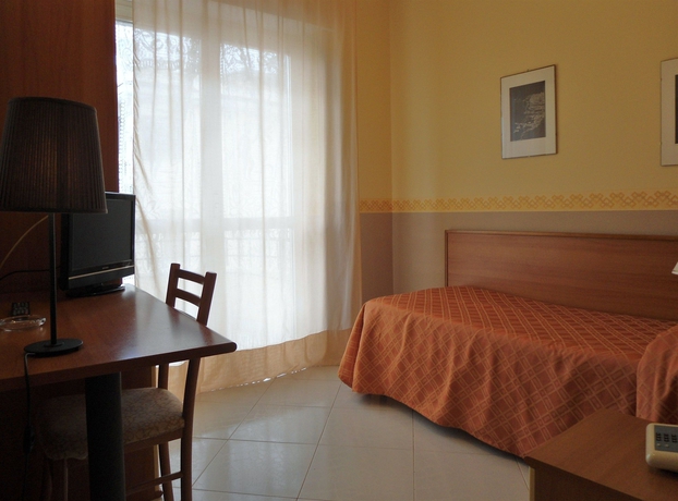 Imagen de la habitación del Hotel Iside. Foto 10