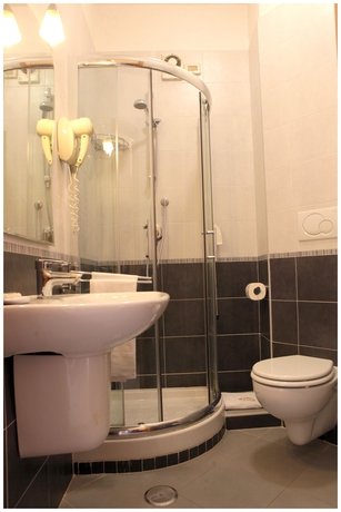 Imagen de la habitación del Hotel Iside. Foto 11