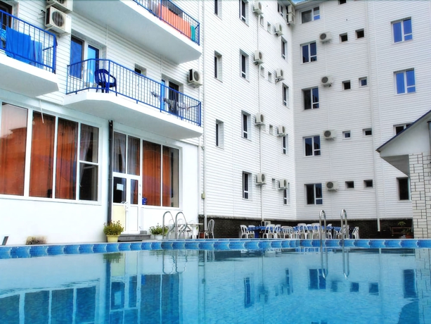 Imagen de la piscina del Hotel Isidor. Foto 17