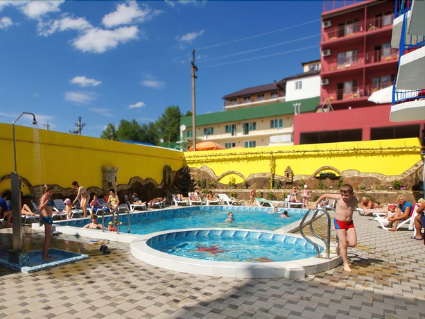 Imagen de la piscina del Hotel Isidor. Foto 18