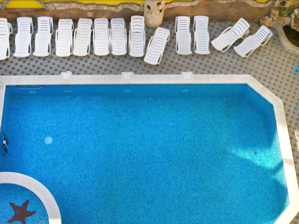 Imagen de la piscina del Hotel Isidor. Foto 19