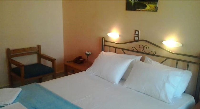 Imagen de la habitación del Hotel Isidora, Agia Marina. Foto 2
