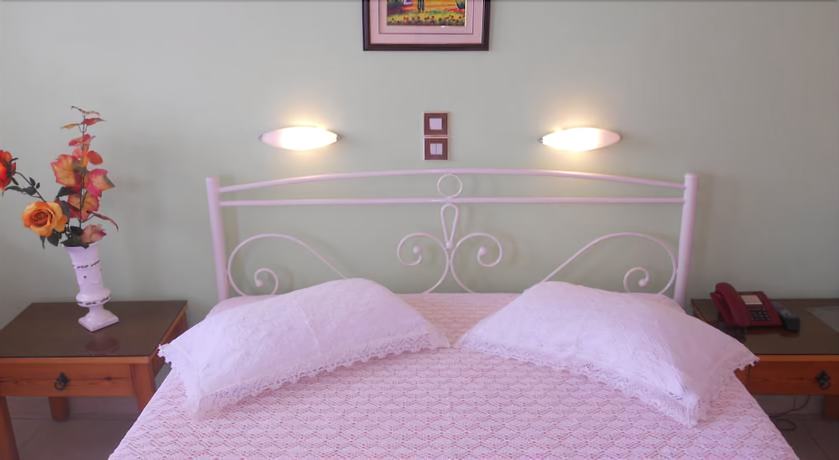 Imagen de la habitación del Hotel Isidora, Agia Marina. Foto 4