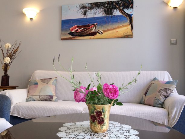 Imagen de los interiores del Hotel Isidora, Agia Marina. Foto 19