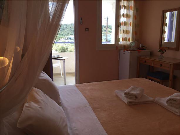 Imagen de la habitación del Hotel Isidora, Agia Marina. Foto 13