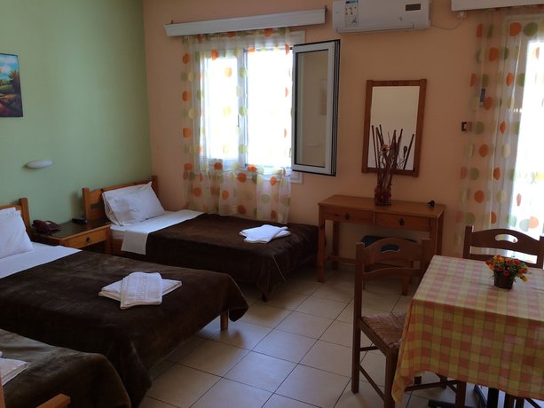 Imagen de la habitación del Hotel Isidora, Agia Marina. Foto 14