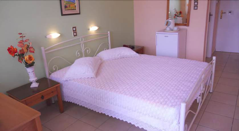 Imagen de la habitación del Hotel Isidora, Agia Marina. Foto 17