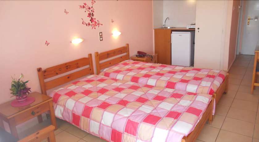 Imagen de la habitación del Hotel Isidora, Agia Marina. Foto 18