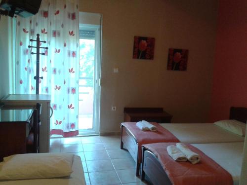 Imagen de la habitación del Hotel Isidora, Loutra Traianoupolis. Foto 5
