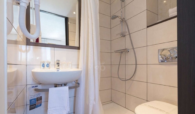 Imagen de la habitación del Hotel Isidore Nice Ouest. Foto 14