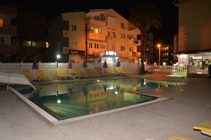 Imagen de la piscina del Hotel Isla Apartments. Foto 16