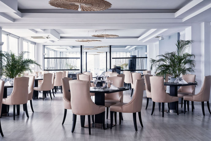 Imagen del bar/restaurante del Hotel Isla Brown Chania Resort, Curio Collection By Hilton. Foto 3