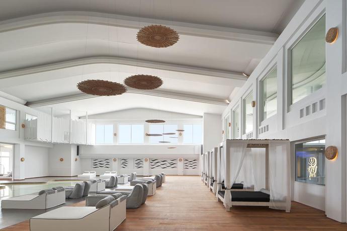 Imagen de los interiores del Hotel Isla Brown Chania Resort, Curio Collection By Hilton. Foto 7