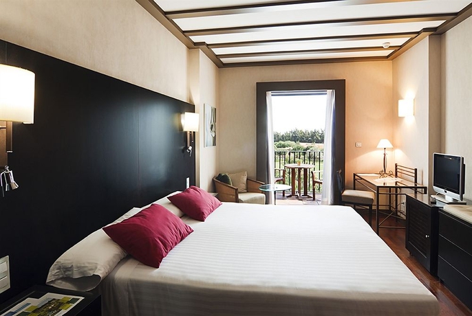 Imagen de la habitación del Hotel Isla Canela Golf. Foto 4