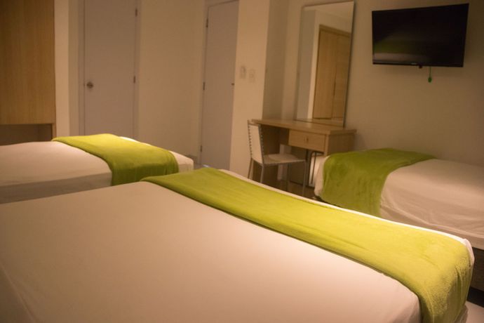 Imagen de la habitación del Hotel Isla Capri. Foto 7