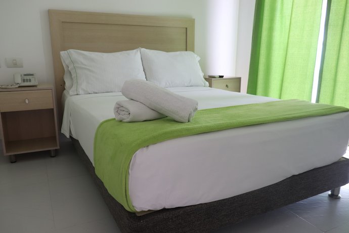 Imagen de la habitación del Hotel Isla Capri. Foto 16