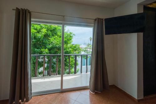 Imagen general del Hotel Isla Caracol. Foto 4