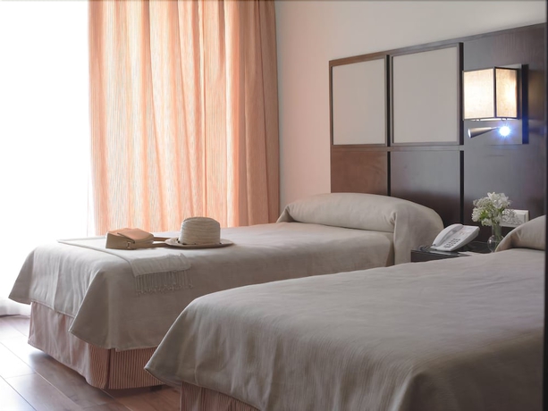 Imagen de la habitación del Hotel Isla De La Garena. Foto 7