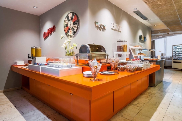 Imagen del bar/restaurante del Hotel Isla De La Garena. Foto 2