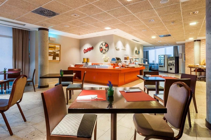 Imagen del bar/restaurante del Hotel Isla De La Garena. Foto 6