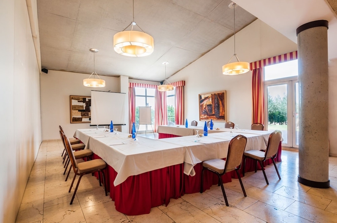 Imagen de los interiores del Hotel Isla De La Garena. Foto 17