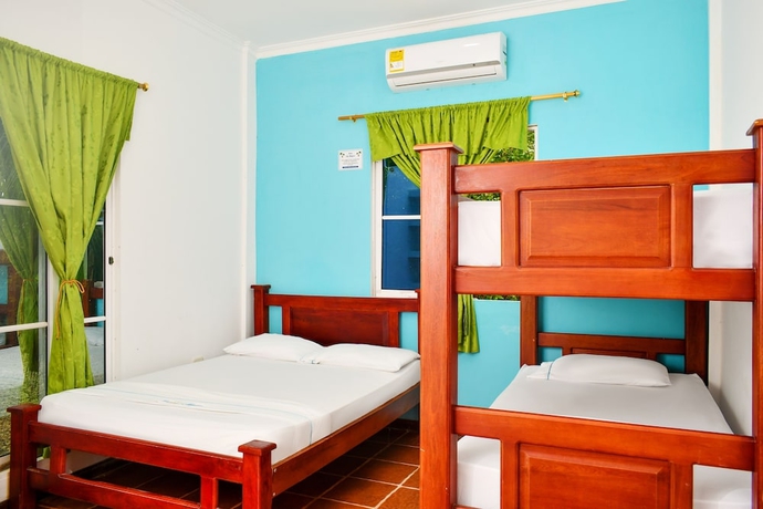 Imagen de la habitación del Hotel Isla M&aacute;gica Cove&ntilde;as. Foto 13