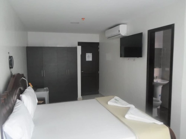 Imagen de la habitación del Hotel Isla Mayor. Foto 15