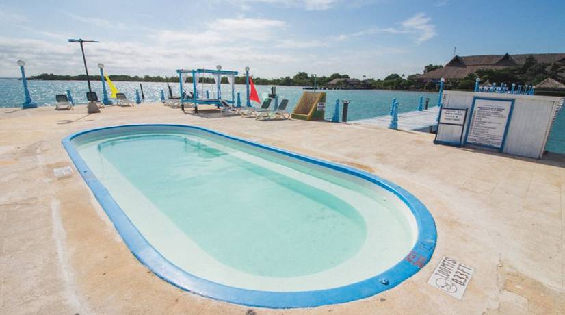 Imagen de la piscina del Hotel Isla Palma. Foto 20