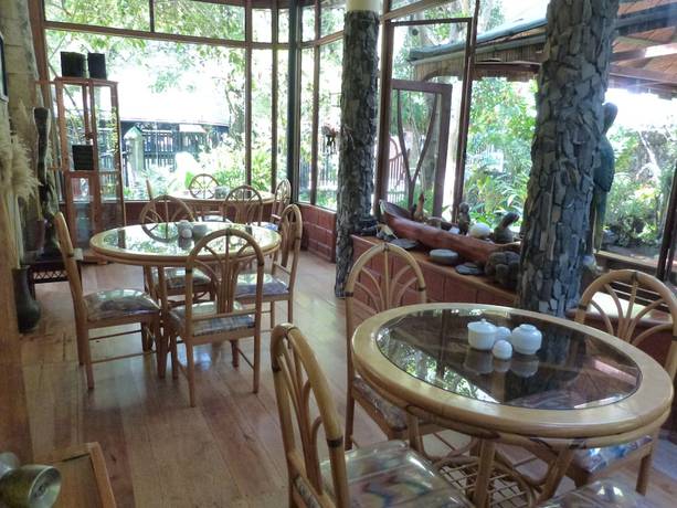 Imagen del bar/restaurante del Hotel Isla de Ba&ntilde;os Hosteria y Spa. Foto 2