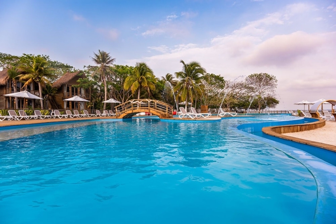 Imagen de la piscina del Hotel Isla del Encanto. Foto 13