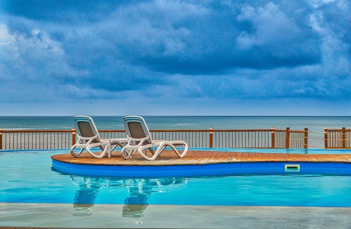 Imagen de la piscina del Hotel Isla del Encanto. Foto 17