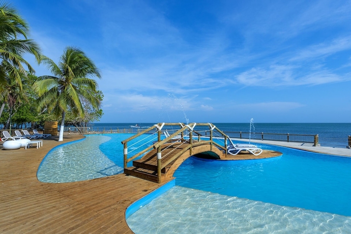 Imagen de la piscina del Hotel Isla del Encanto. Foto 18