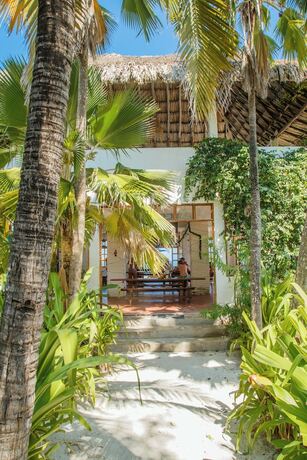 Imagen general del Hotel Isla del Pirata - Oficina de Reserva. Foto 9