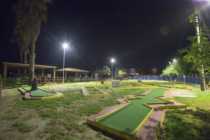 Imagen de los exteriores del Hotel Island Beach Resort - Adults Only. Foto 9