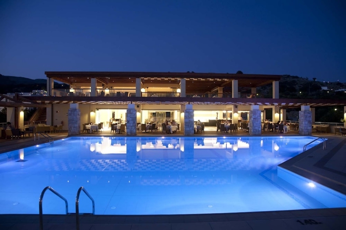 Imagen de la piscina del Hotel Island Blue. Foto 11