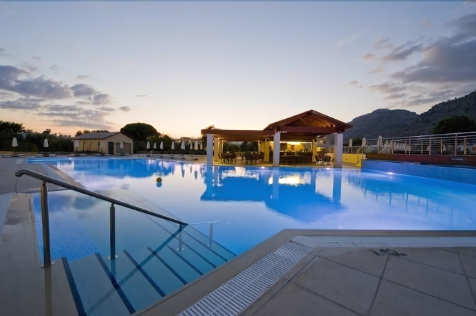 Imagen de la piscina del Hotel Island Blue. Foto 15