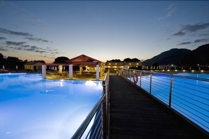 Imagen de la piscina del Hotel Island Blue. Foto 17