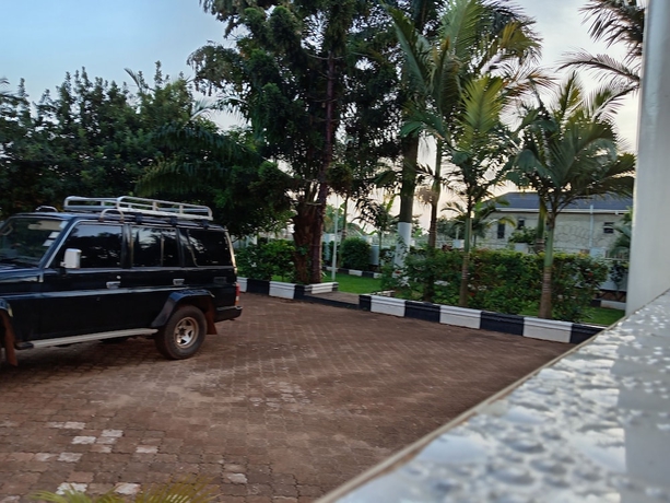 Imagen de los exteriores del Hotel Island Inn, Entebbe. Foto 7