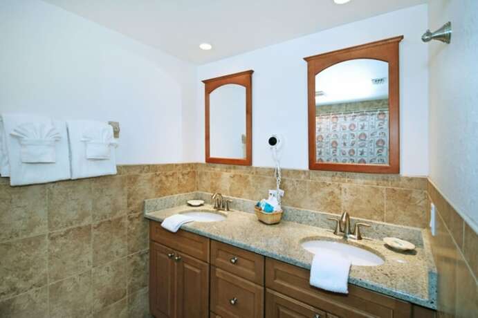 Imagen general del Hotel Island Inn, Ybel. Foto 1