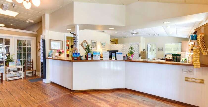 Imagen general del Hotel Island Inn, Ybel. Foto 13