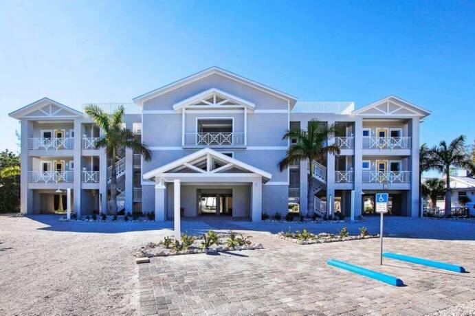 Imagen general del Hotel Island Inn, Ybel. Foto 14