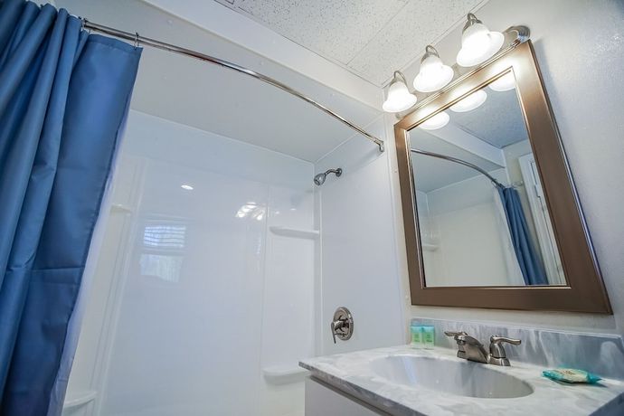 Imagen de la habitación del Hotel Island Manor Resort. Foto 5