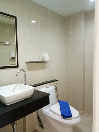 Imagen de la habitación del Hotel Island Patong Beachfront Apartments. Foto 12